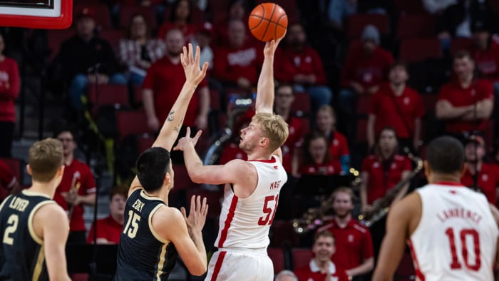 Rienk Mast shoots against Purdue's Zach Edey.
